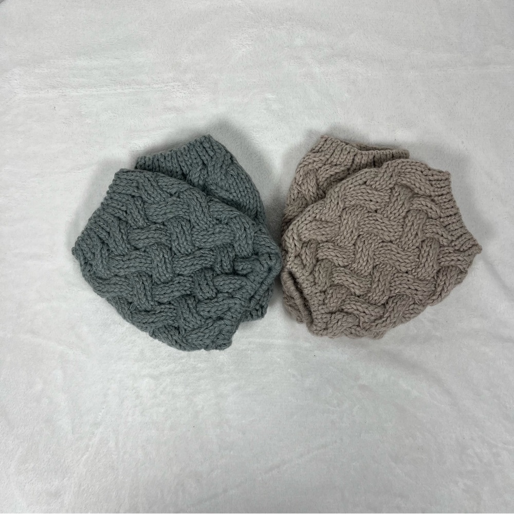 Chunky Knit Leg Warmers - Gray and Beige